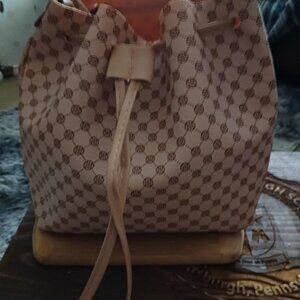 Small Scrunch Bag/Light Purse